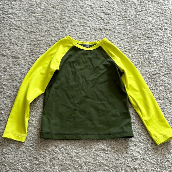 2t rash guard - Picture 1 of 3